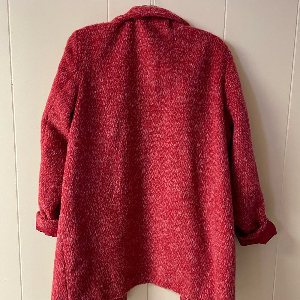 Red and pink accent jacket - Picture 3 of 4